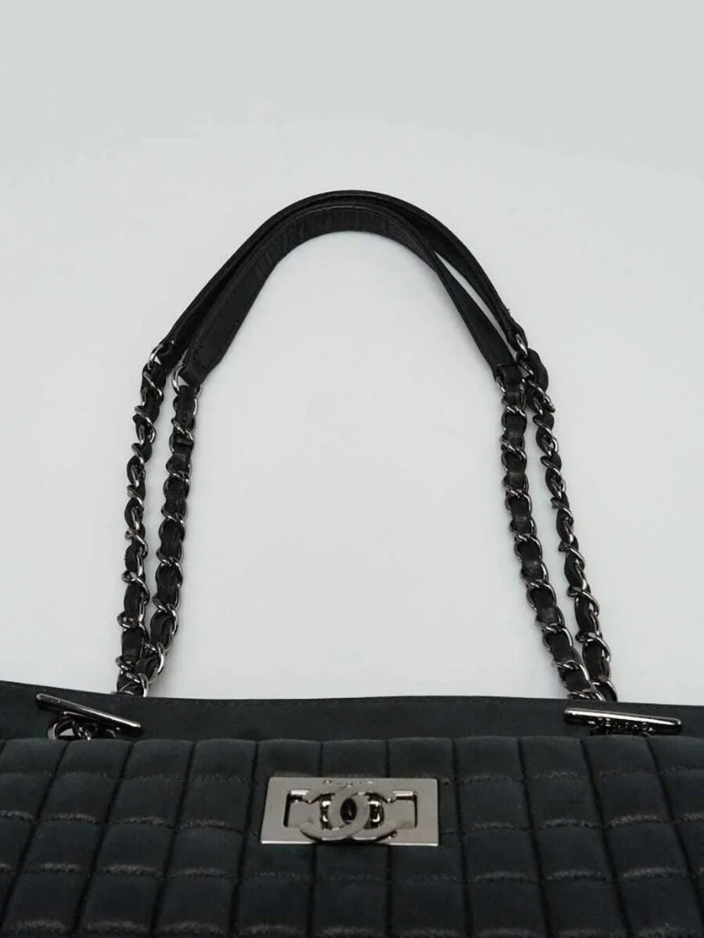 CHANEL exterior clean